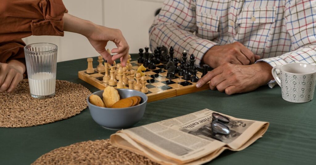 家族がボードゲームで大笑いしているリビングの様子。子どもと大人が一緒に楽しそうに笑い合っている。