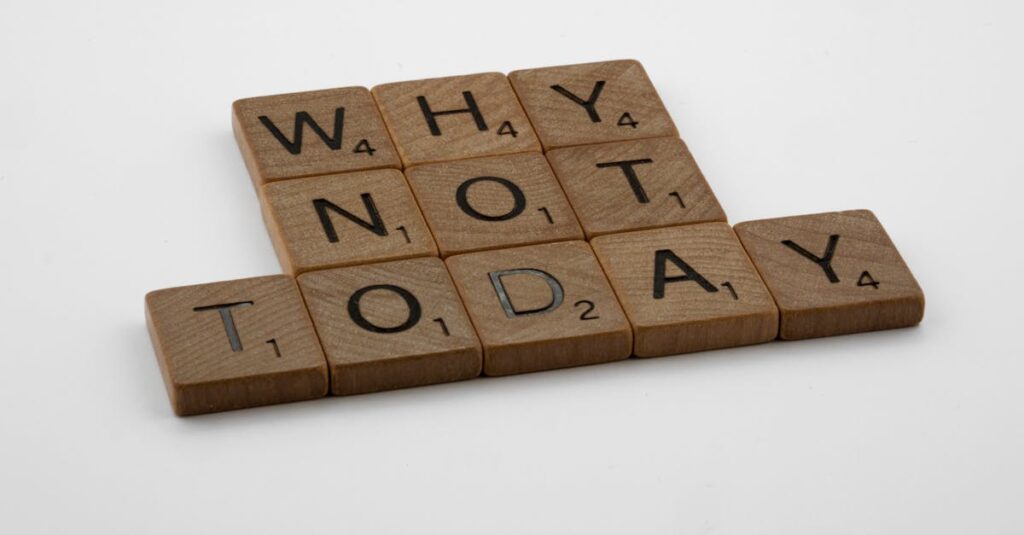 プレイ人数と時間を考慮してボードゲームを選ぶ家族。バランスよく楽しめるゲームを選ぶ様子