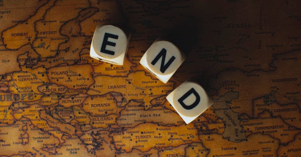 小学生高学年の子どもたちが戦略的なボードゲームに挑戦している場面。集中した表情が印象的