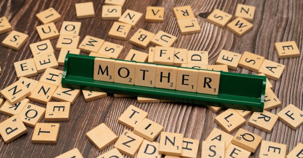 キャラクターや世界観に魅了されて夢中で遊ぶ小学生たち