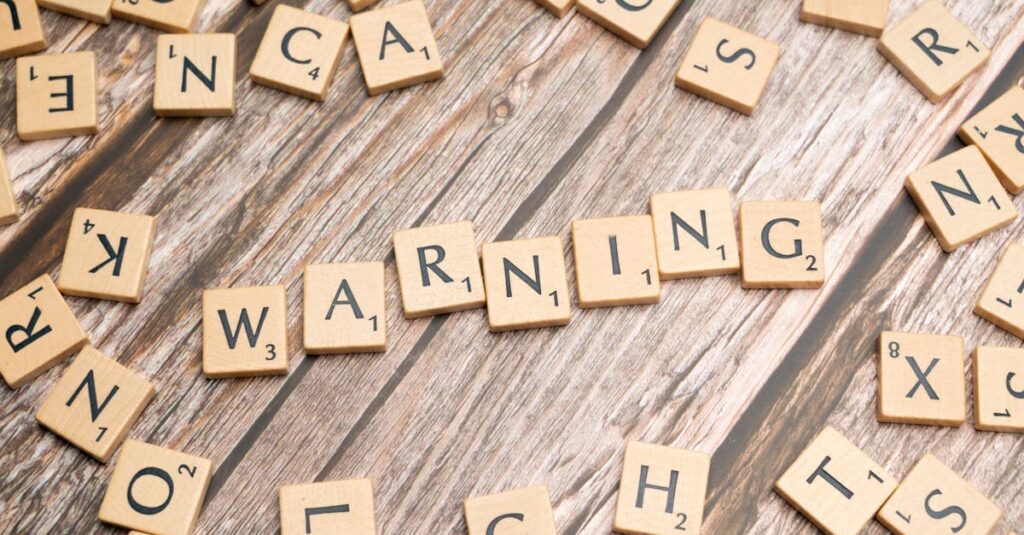 親子でボードゲームを楽しんだ後に一緒に振り返りをして学びを確認しているシーン。