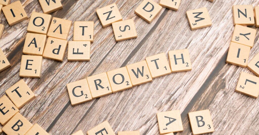 ボードゲームの対象年齢表示を確認している親子。子どもの年齢や理解力に合った選択が重要。