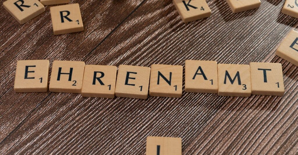 家庭で親子が知育ボードゲームを楽しんでいる様子