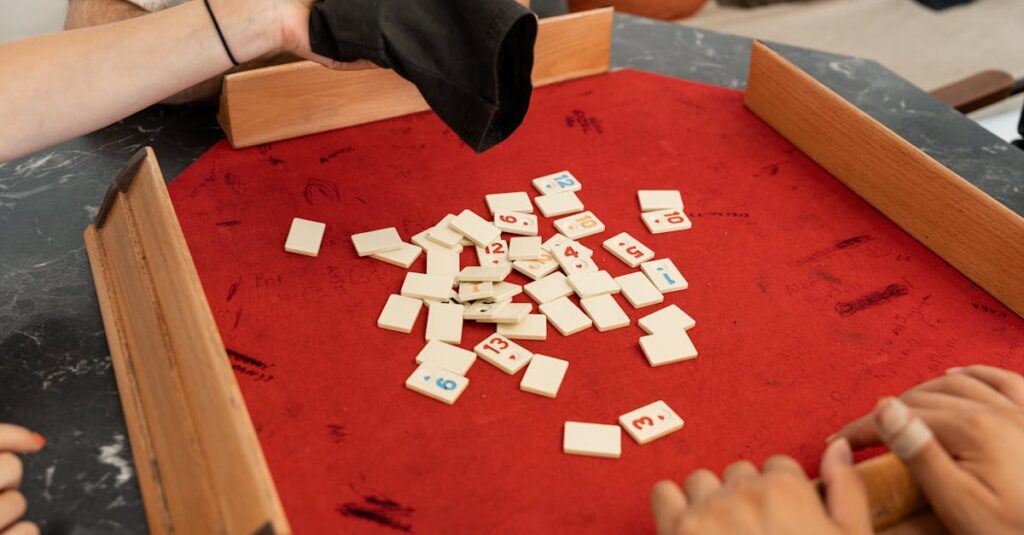 家族全員がテーブルを囲んでボードゲームを楽しむ様子。笑顔と会話があふれる家庭の週末風景。