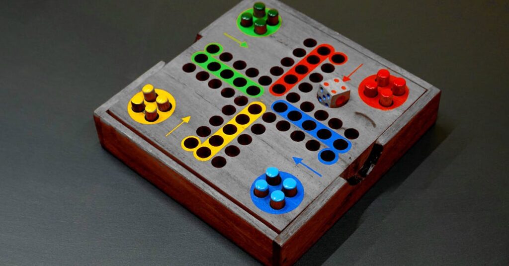 家族でボードゲームを整理しながら楽しむ様子。収納やルール準備が整っている。