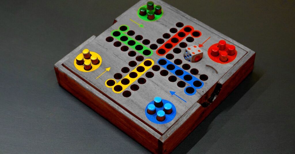 性格に合わせてボードゲームを選ぶ様子、笑顔の家族