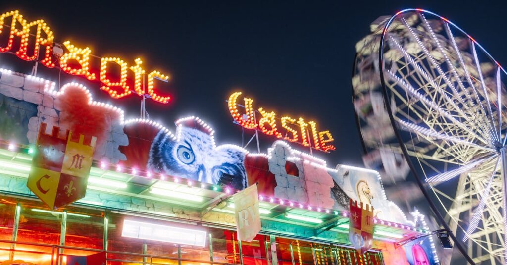 ボードゲーム祭りとしてテーマを決め、家族で楽しく装飾や司会進行をしている様子。非日常を楽しむ夏の家庭イベント