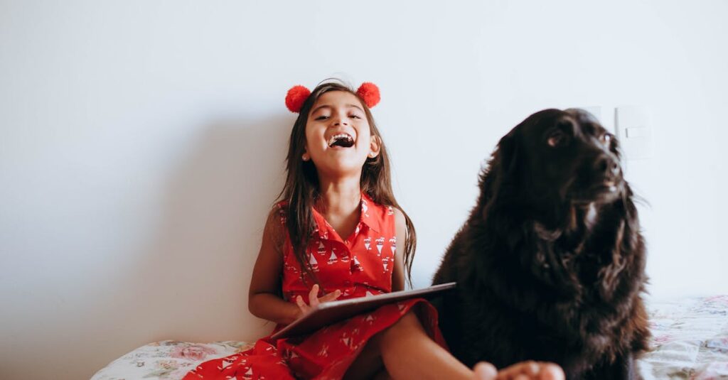 知育におすすめのボードゲームが15種類並べられている様子。子どもと親がゲームを選んでいるシーン。