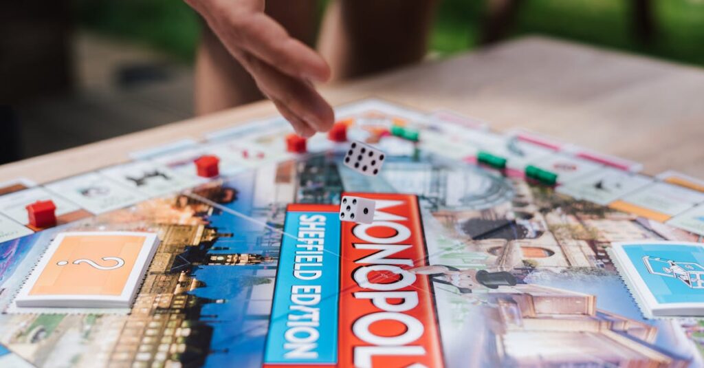 家族が週末の夜にテーブルを囲んでボードゲームを楽しんでいる様子。あたたかな照明とリラックスした笑顔が印象的。