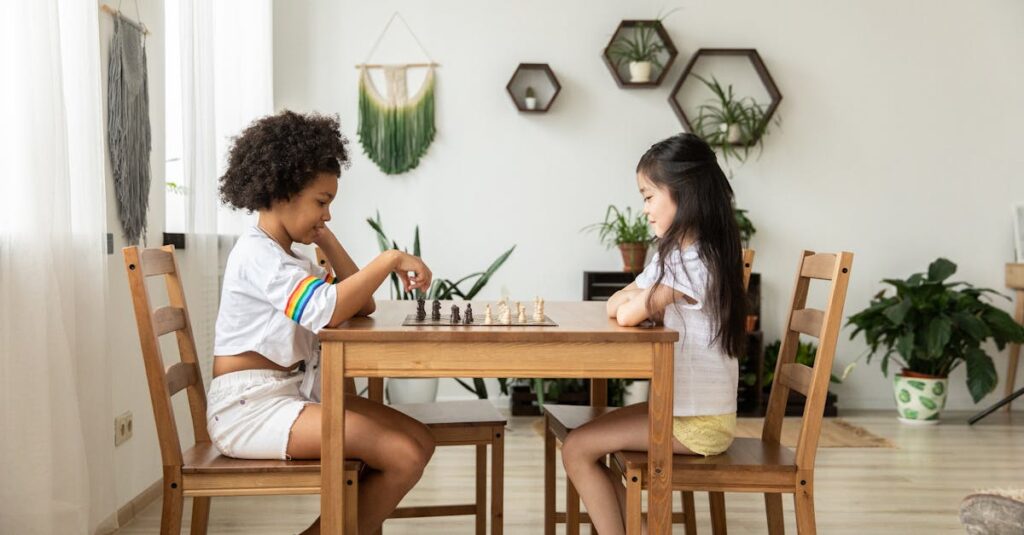 ブロックスを家族で戦略的にプレイする様子。色とりどりのブロックを配置する頭脳系ゲーム。