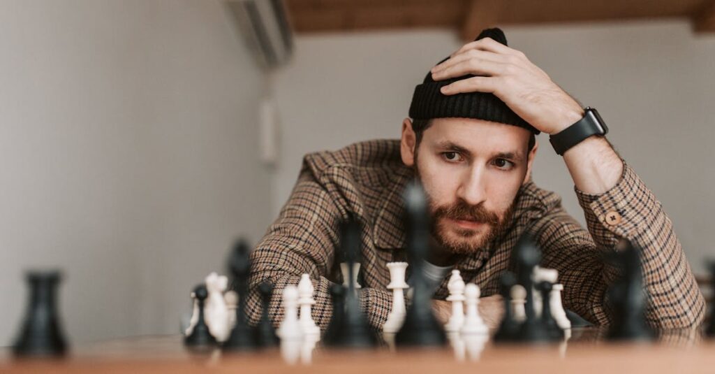 所要時間を確認しながら、家族で遊ぶボードゲームを選んでいる。短時間と長時間どちらも検討中の場面。