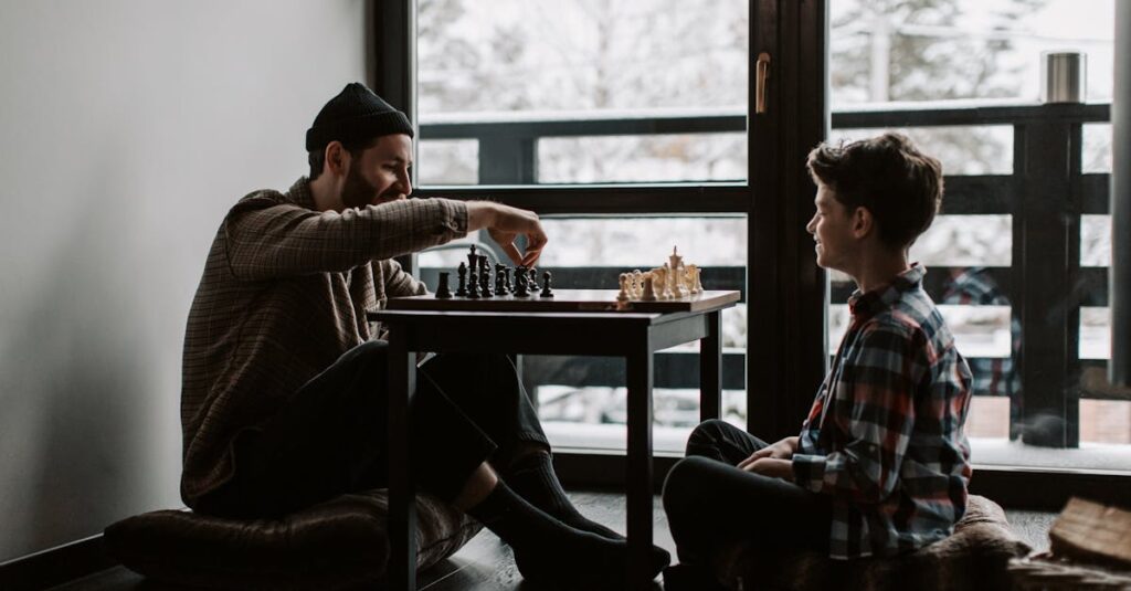 家庭で親子が知育ボードゲームを楽しんでいる様子