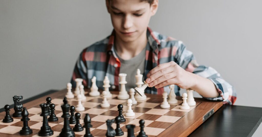 飽きずに続けやすい知育ボードゲームを選んで遊ぶ子ども