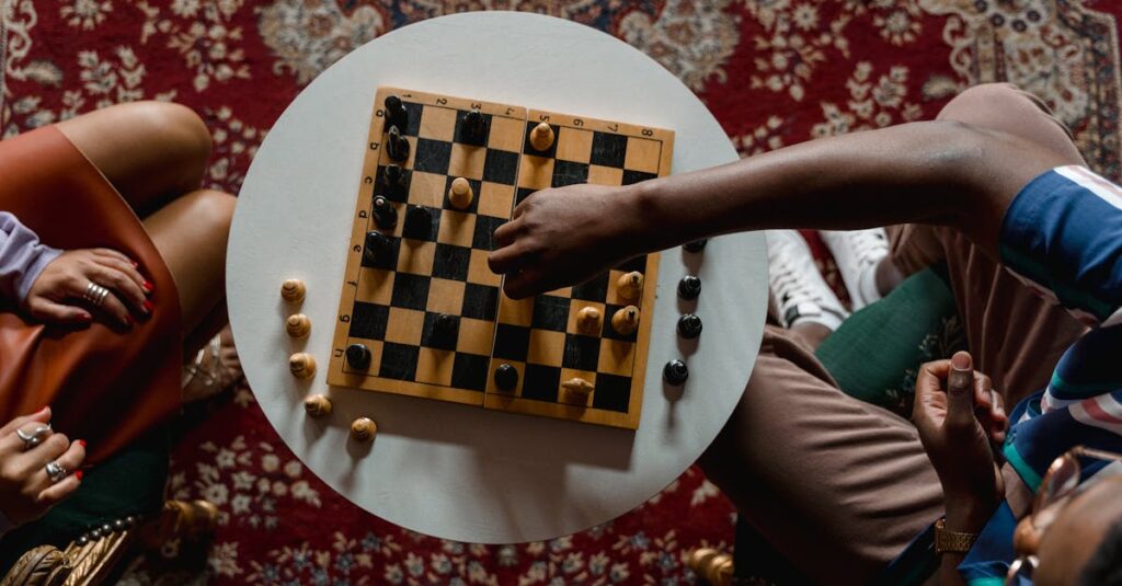 家族でボードゲームを囲みながら笑い合う、温かい週末の夜の風景。ボードの上にはカラフルな駒が並び、子どもと親が一緒に遊んでいる様子が伝わる写真。