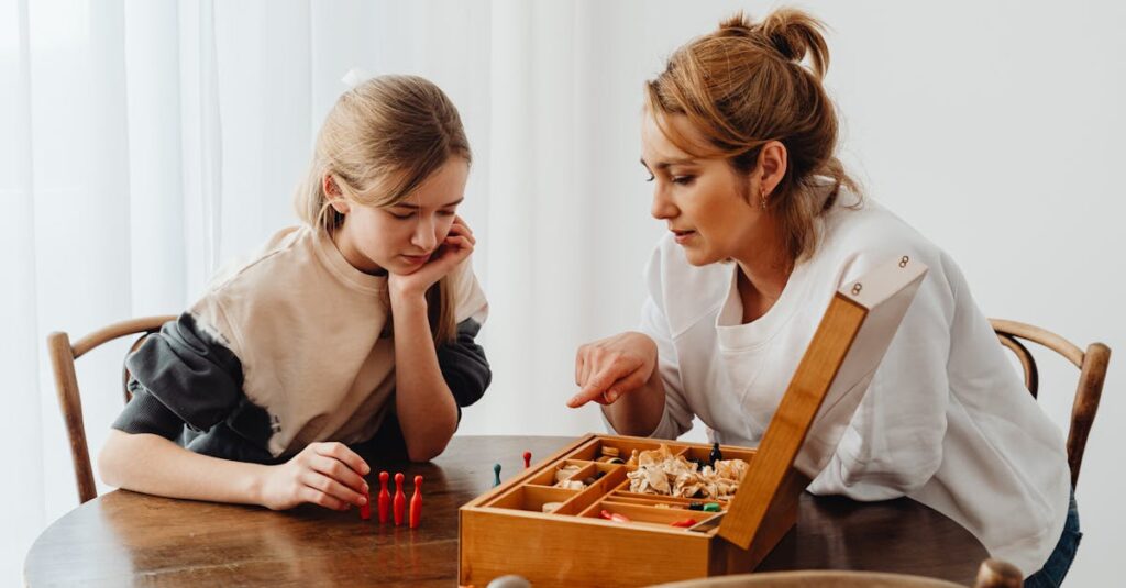 親が小学生のために自分で遊べるボードゲームを選ぶ場面