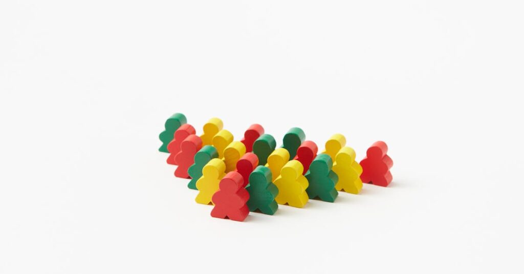 夜のリラックスタイムに家族が協力型ボードゲームを楽しむ様子。温かい照明と穏やかな会話が心地よい雰囲気を演出