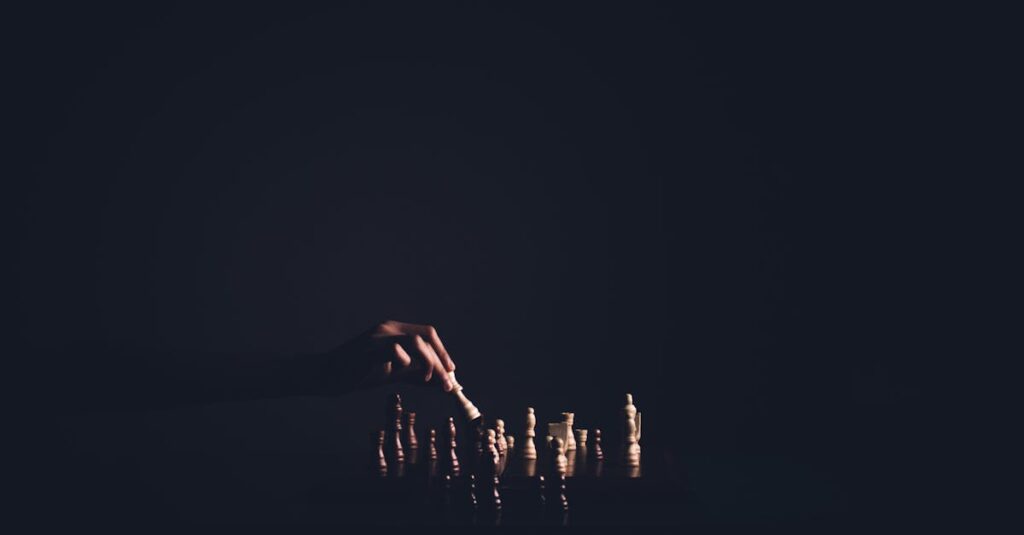 夜のリラックスタイムに家族が協力型ボードゲームを楽しむ様子。温かい照明と穏やかな会話が心地よい雰囲気を演出