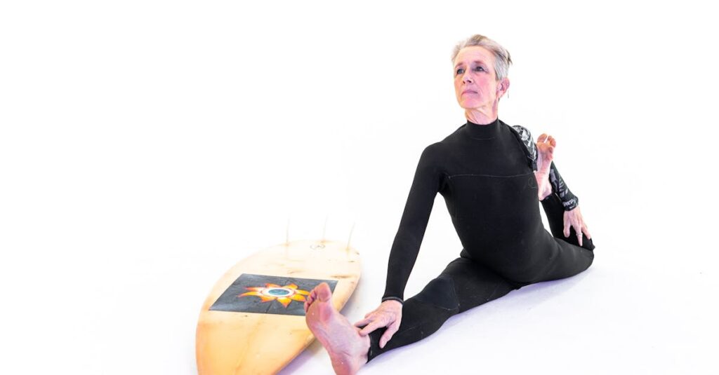 高齢の祖母が初めてボードゲームを体験し、笑顔でジェンガを楽しんでいるシーン。家族も驚きと喜び。