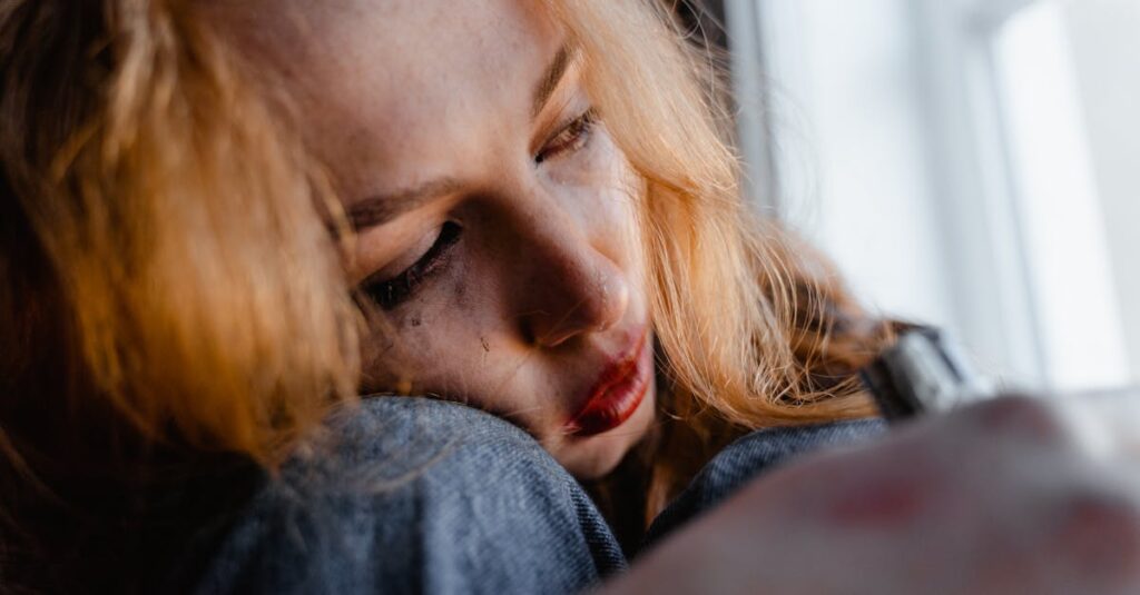 ルールが難しすぎて困惑する親子。説明書を見ながら困った表情をする家族の様子