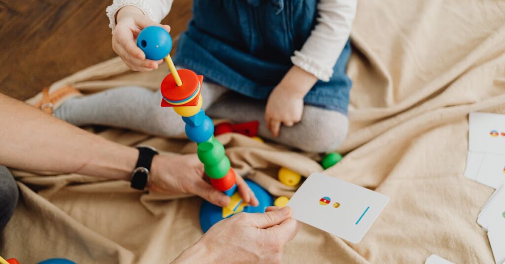 子どもが知育ボードゲームで遊ぶ様子。親子で楽しみながら学んでいる家庭の風景。