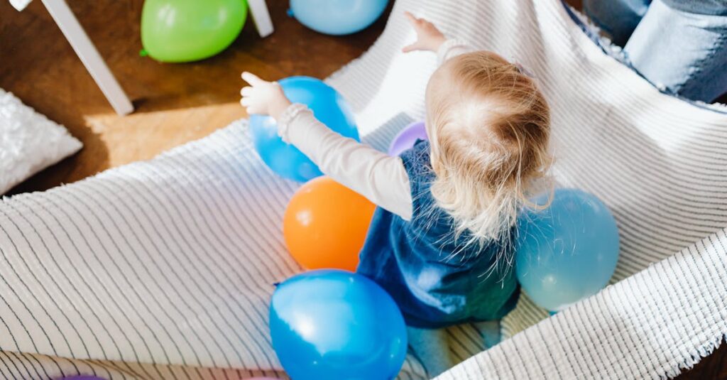 デジタル機器から離れ、アナログなボードゲームを楽しむ家族。笑顔と安心感に包まれた時間を過ごしているイメージ