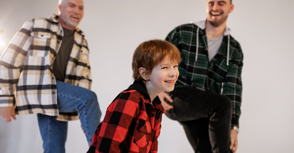 三世代の家族が年末年始に集まり、ボードゲームを通じて大笑いしながら交流している光景。