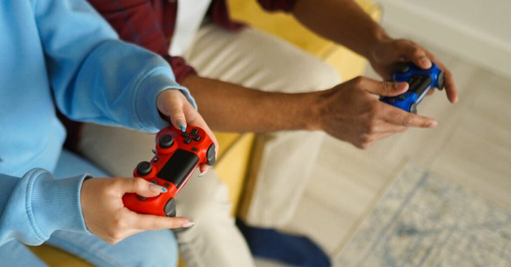 アナログゲームとスマホゲームを比較する小学生の知育シーン