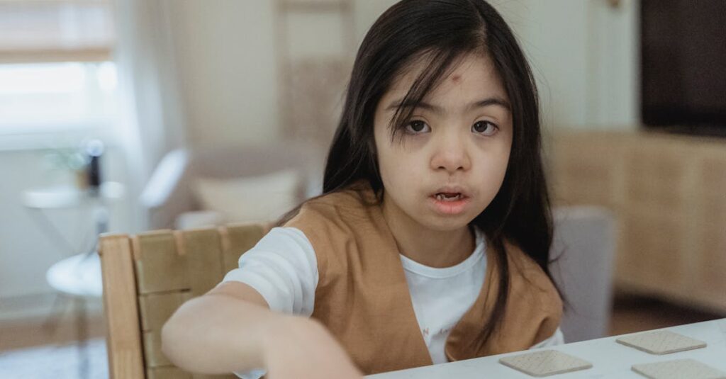 思い出が詰まった古いボードゲームと家族の微笑ましいシーン