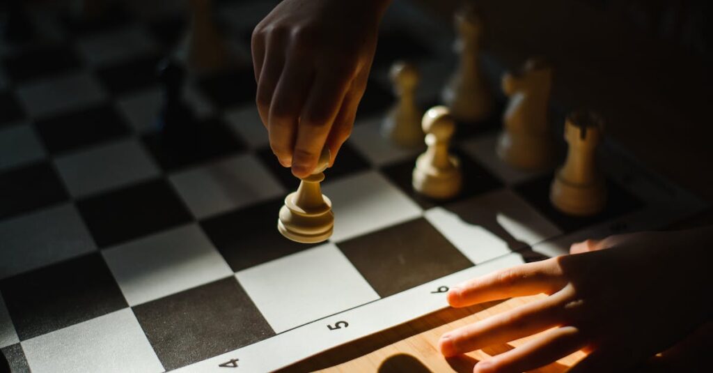 知育ボードゲームで学ぶ小学生の子どもたちの様子