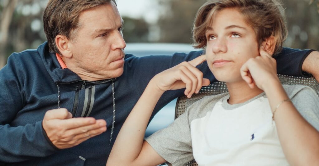 ボードゲームを通じて会話を楽しむ親子。笑顔や驚きが交差し、自然なコミュニケーションが広がる家庭の風景