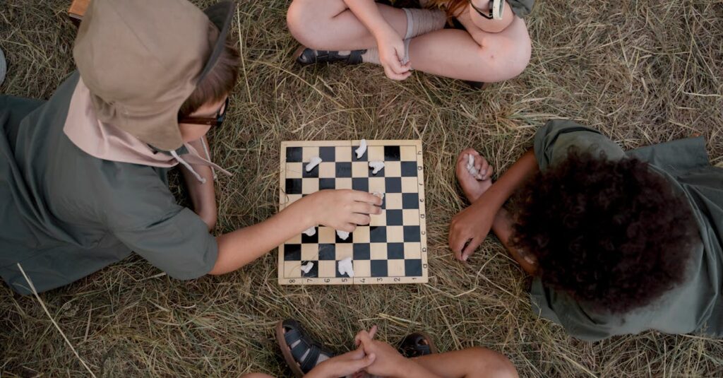 非認知能力を育てる小学生向けボードゲームを楽しむ子どもたち