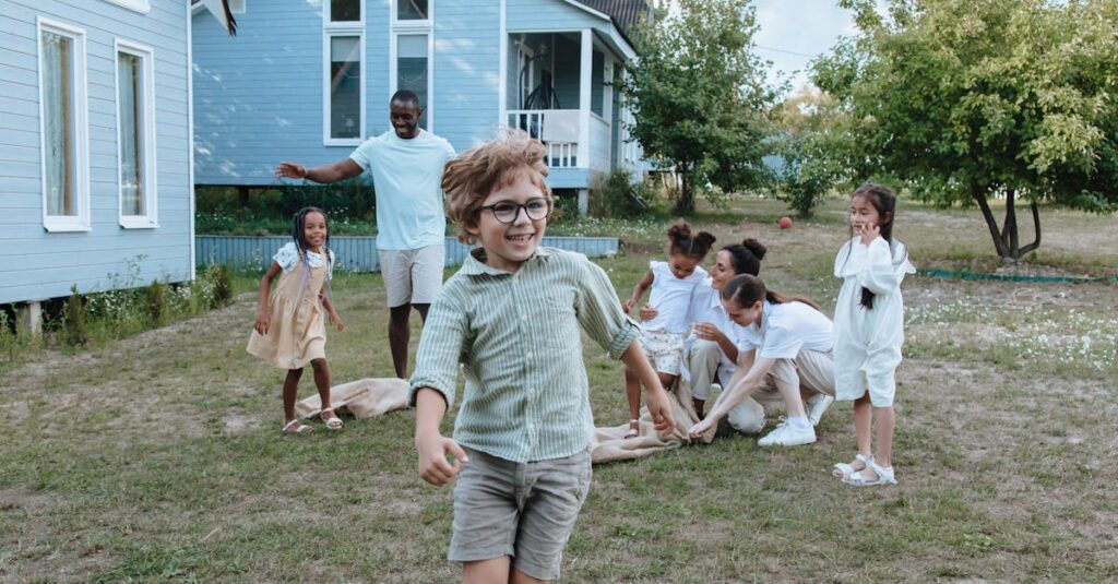 家族全員がリビングでゲームを楽しみ、笑顔でコントローラーやカードを操作している様子。