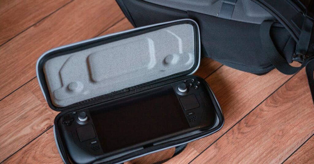 コンパクトで持ち運びやすいボードゲームが旅行用のバッグと一緒に並んでいる様子