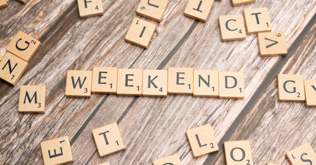 週末15分の家族ボードゲームタイムで笑顔があふれる家庭。短い時間で知育と絆を深める様子