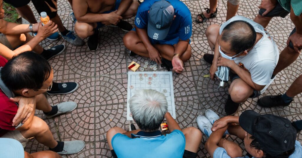 実際にボードゲームを楽しむ初心者たちの笑顔。友人・家族・カップルなどさまざまなシーンの交流風景