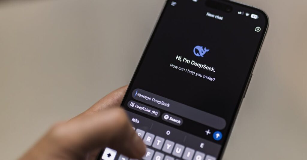 AI時代に人間らしいコミュニケーション力を育てるために、親子がアナログボードゲームを楽しむ場面