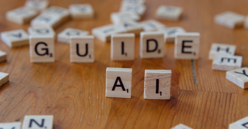 初心者がボードゲームを選ぶときの5つの判断基準をチェックしている様子。楽しそうな表情の人物