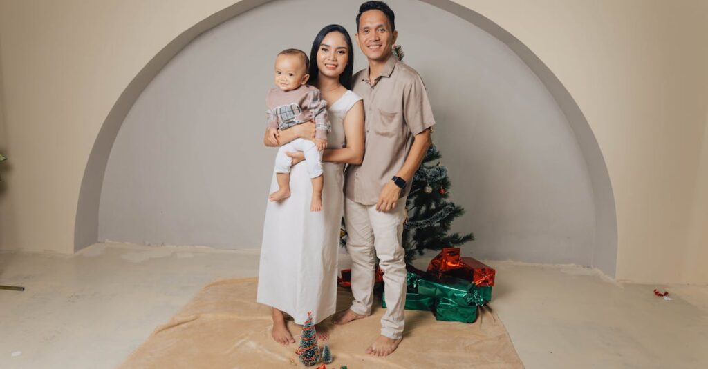 3歳から5歳の幼児が親と一緒にボードゲームを楽しみ、ルールを学びながら考える力や協調性を育てている様子