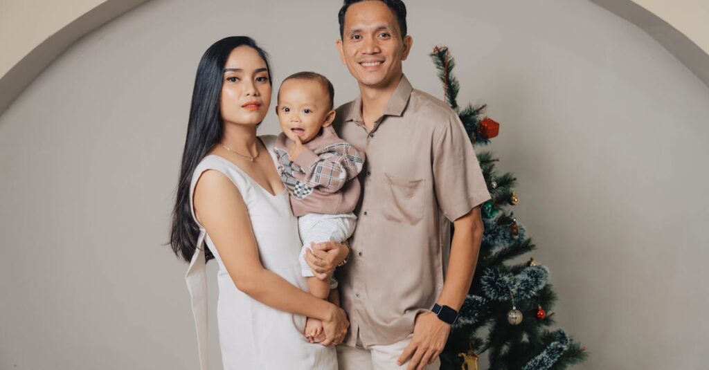 親子がボードゲームを通して笑い合いながら一緒に成長している様子。共育の時間の大切さを表現