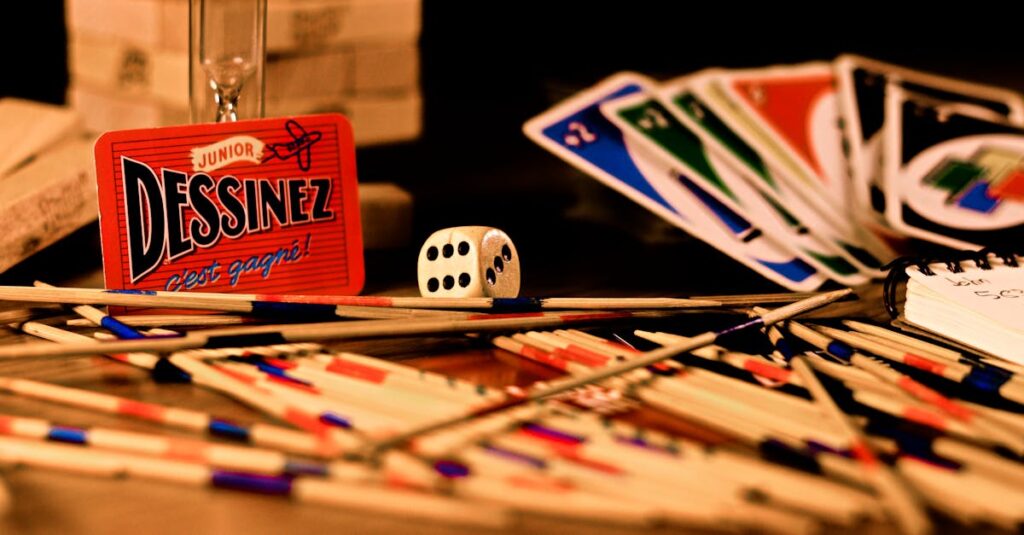 家族が週末の夜にテーブルを囲んでボードゲームを楽しんでいる様子。あたたかな照明とリラックスした笑顔が印象的。