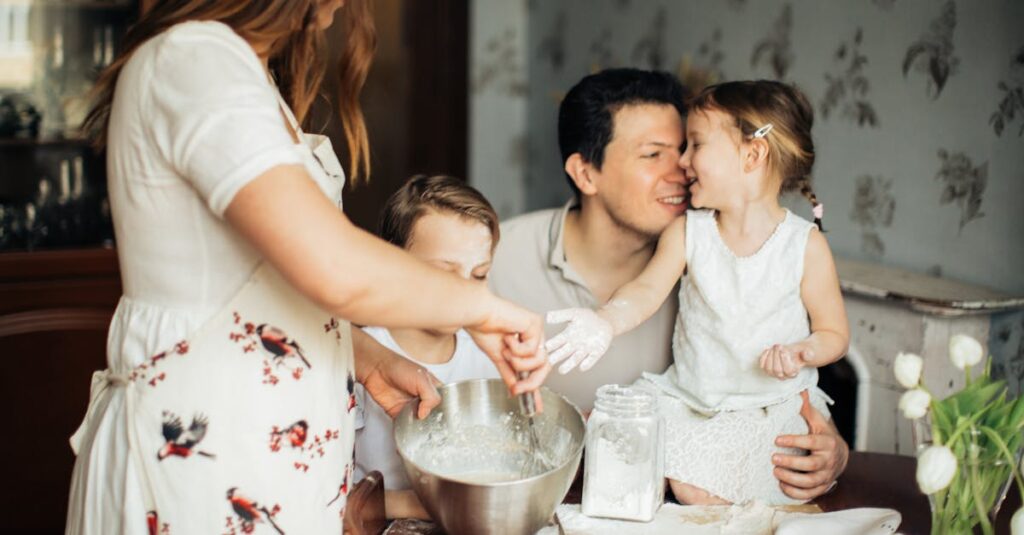 家族がこたつのテーブルでボードゲームを楽しむ様子。子どもから大人まで笑顔。