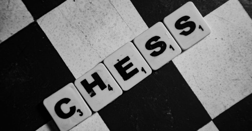 9歳から12歳の子どもたちがチームで戦略型ボードゲームをプレイし、考える力や協力力を発揮している場面