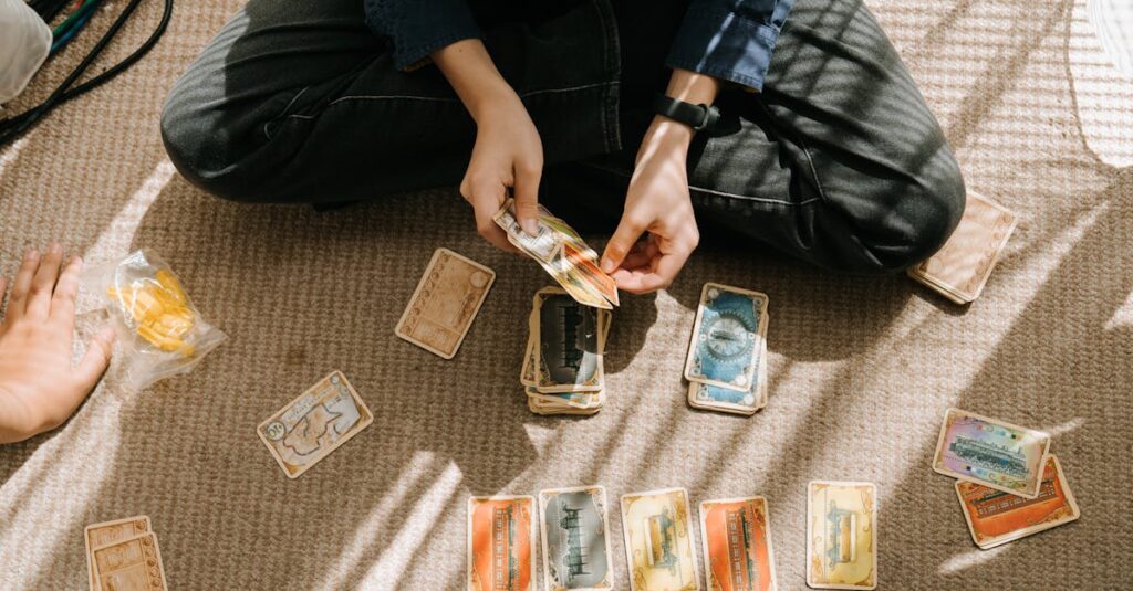 テーブルで市販のボードゲームやカードゲームを楽しむ家族。子どもと大人が笑顔で一緒に遊んでいる16:9の写真。