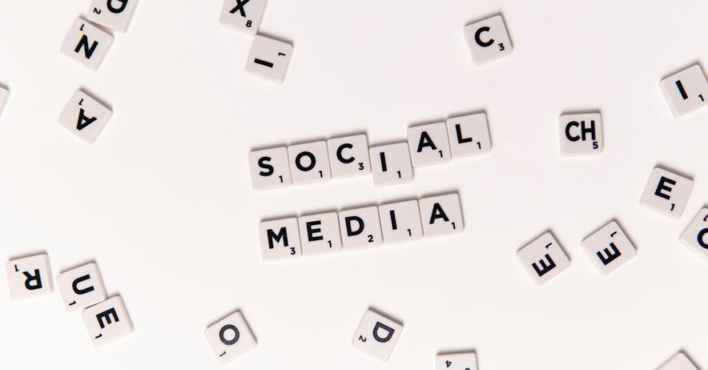 算数ボードゲームを通じて子どもが戦略的思考や論理力を身につける様子。家庭で親子が真剣に遊びながら学ぶ教育シーン。