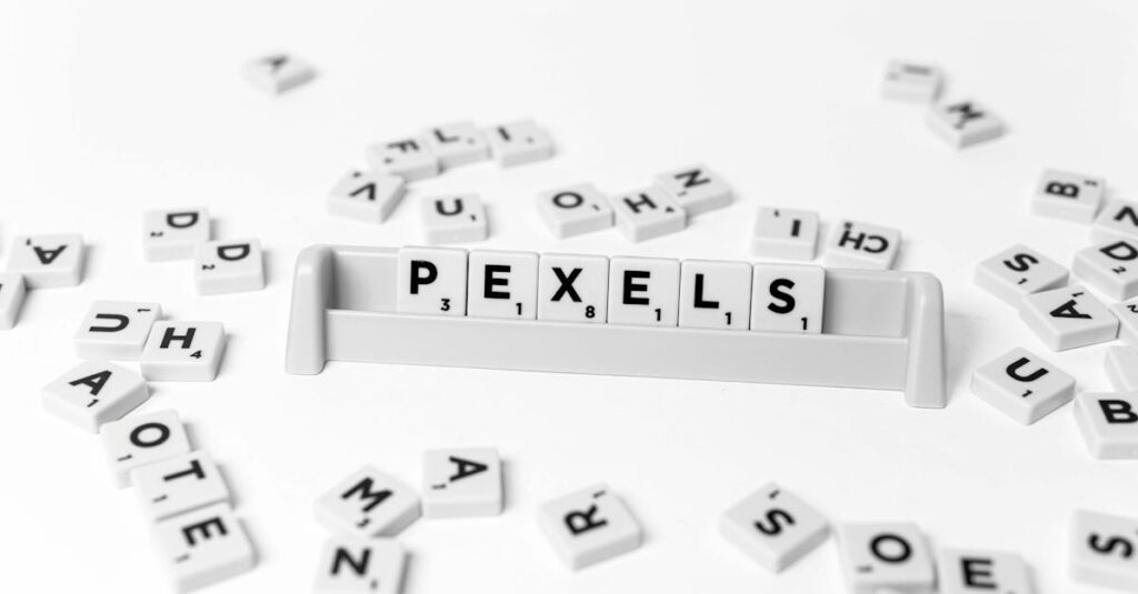 英語学習にボードゲームを活用することで、楽しく継続しやすい学びの環境を作れることを示す画像