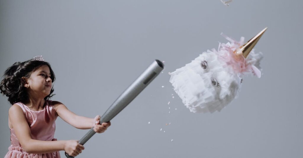 ボードゲーム中に笑顔と驚きがあふれるプレイヤーたちの様子