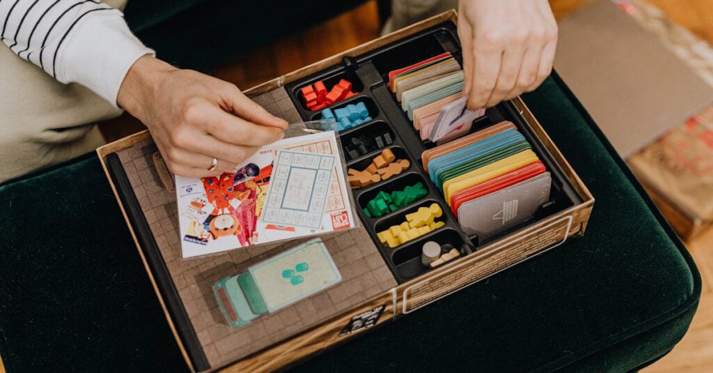 家族の年齢構成に合わせてボードゲームを選んでいる様子。子どもから大人まで楽しんでいる。