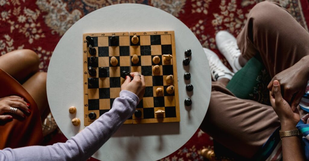 プレイヤーたちが戦略を練りながらボードゲームを楽しんでいる場面