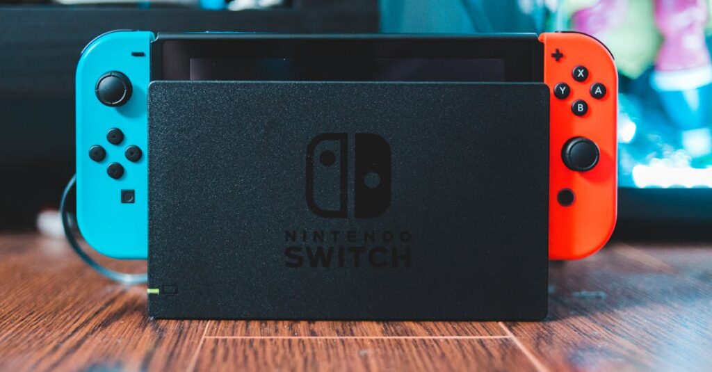 中学生と家族がSwitchゲームをテレビの前で楽しそうにプレイしているリビングの様子