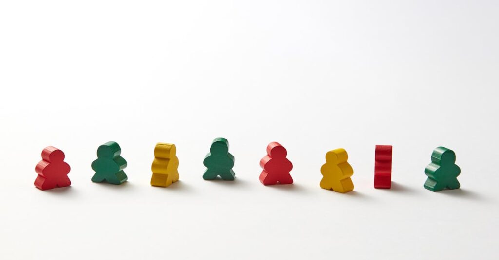 初心者でも楽しめるボードゲームをリアルな対面で遊ぶ家族や友人たちの様子